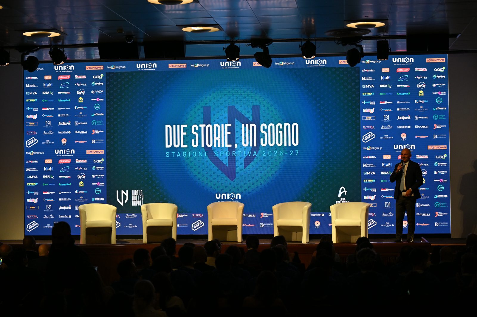 L'apertura della serata al Royal Continental: Due Storie, Un Sogno